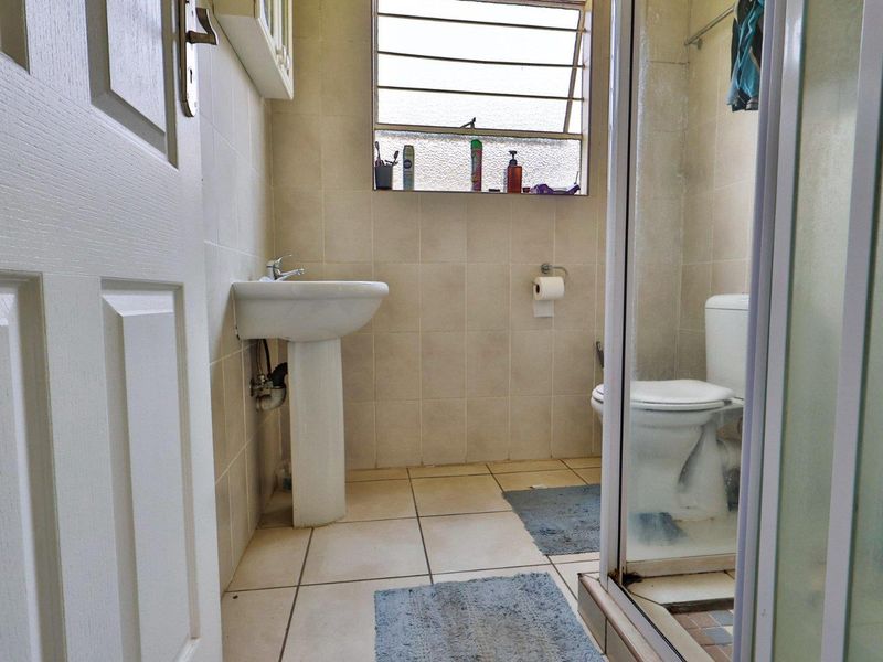 Modern Renovated Ground Floor 2-Bed Unit in Secure Ridgeway Complex - Photo 6