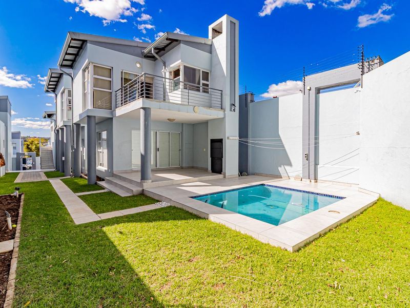 Modern Luxury Meets Secure Estate Living in the Heart of Ferndale - Photo 1