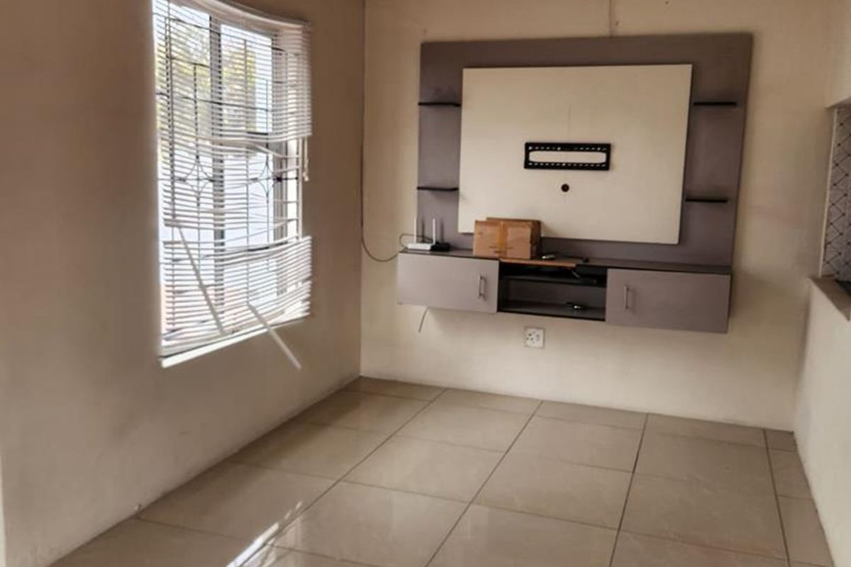 3 Bedroom House for Sale in Bongweni - Photo 4