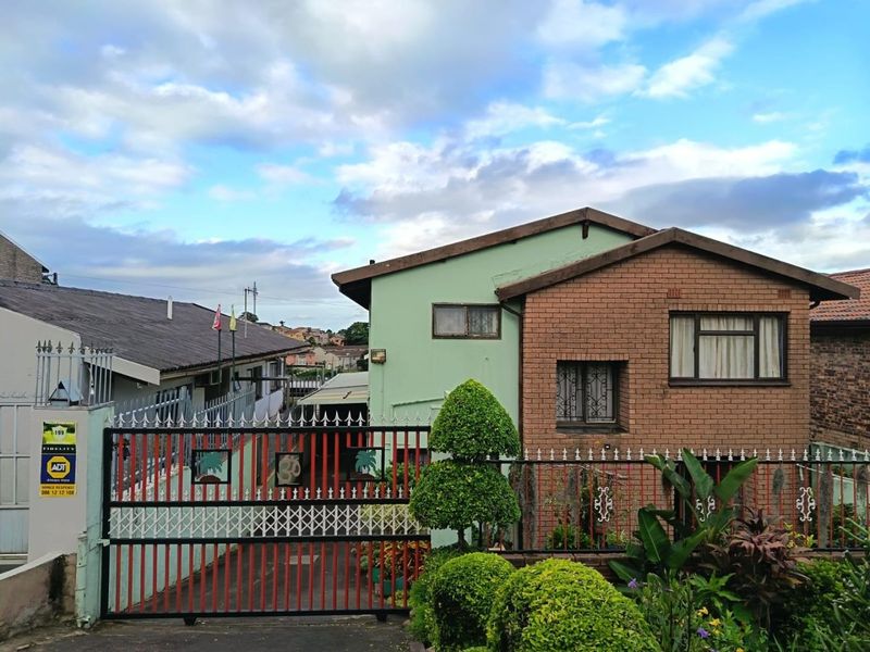 Charming Family Home in Shallcross with Lush Garden &amp; Ample Parking - Photo 3