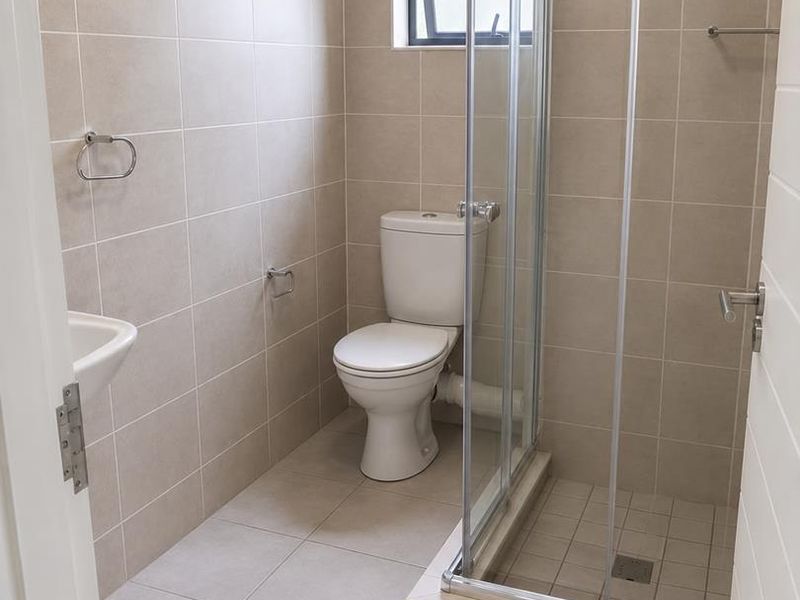 Modern 2 Bedroom, 1 Bathroom for Sale - Photo 6