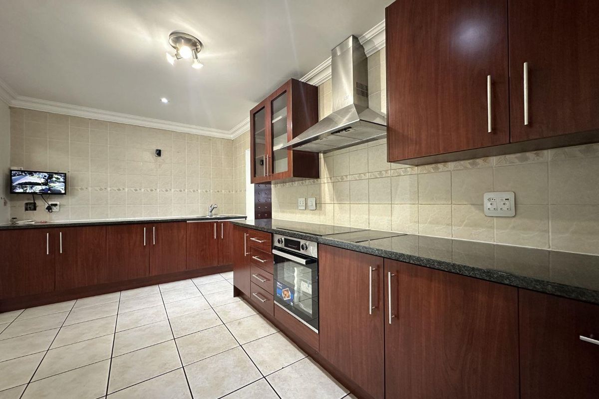 Very Secure 4 Bedroom Home For Rent In Morningside, Sandton - Photo 2