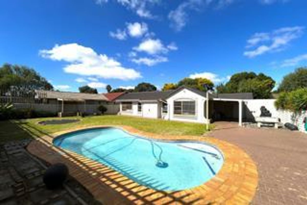 Spacious Three-Bedroom Home with Modern Amenities in Mayberry Park, Alberton - Photo 3