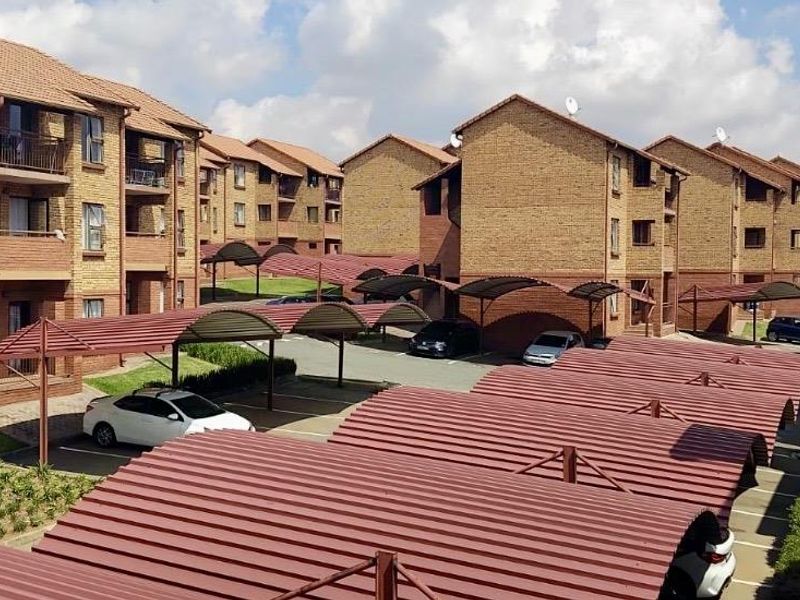 For Sale: 2 Bedroom Apartment in Village 7, Stone Arch Estate - Photo 1