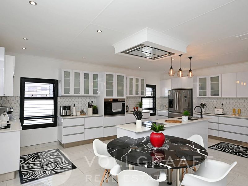 Luxury Beachside Living For Sale in Mile 4 - Photo 6