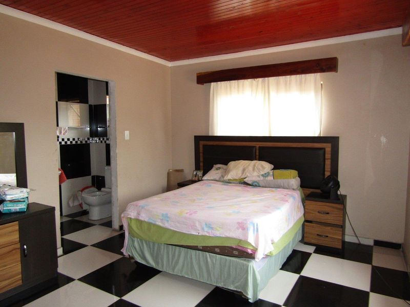 1 x 6 BEDROOM DOUBLE-STOREY HOUSE & 8 x 2 BEDROOM FLATS FOR SALE IN RUNDU: - Photo 8