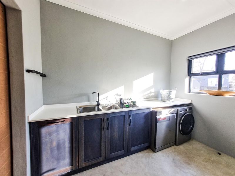 Modern Home in a Tranquil Area - Photo 8