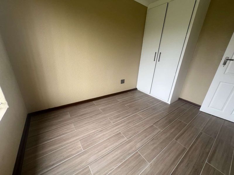 NEWLY REFURBISHED MODERN HOME - Photo 6