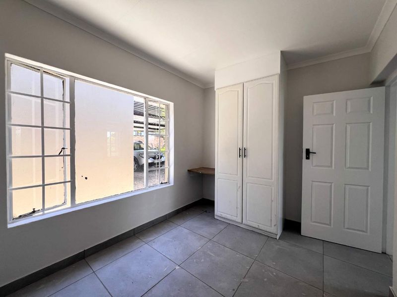 Fully Renovated Cluster Unit on Trinity School Doorstep - Photo 5