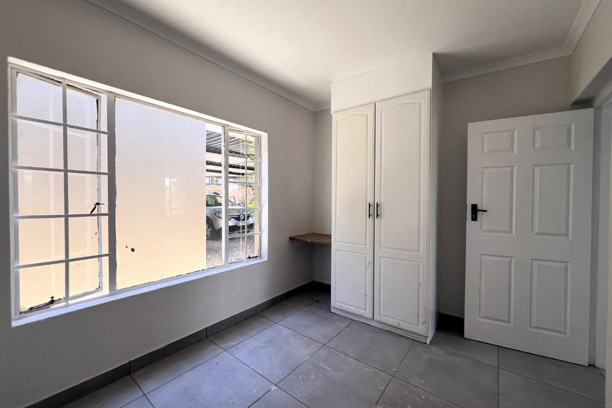 Fully Renovated Cluster Unit on Trinity School Doorstep - Photo 5