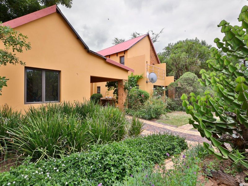 Charming 3-Bedroom Home in Secure Carlswald North Estate - Photo 2