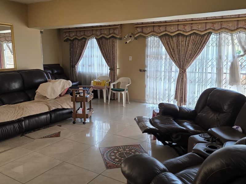 Charming Arena Park Home with Versatile Space &amp; Scenic Views! - Photo 2