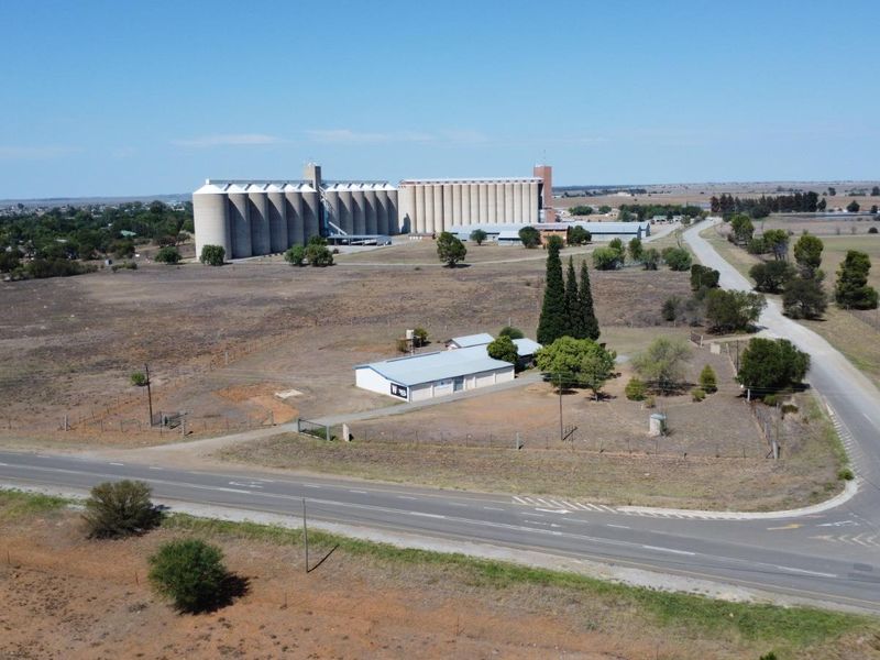 1ha Agri-Commercial Property with Diesel Rights & Truck Stop Potential - Photo 2