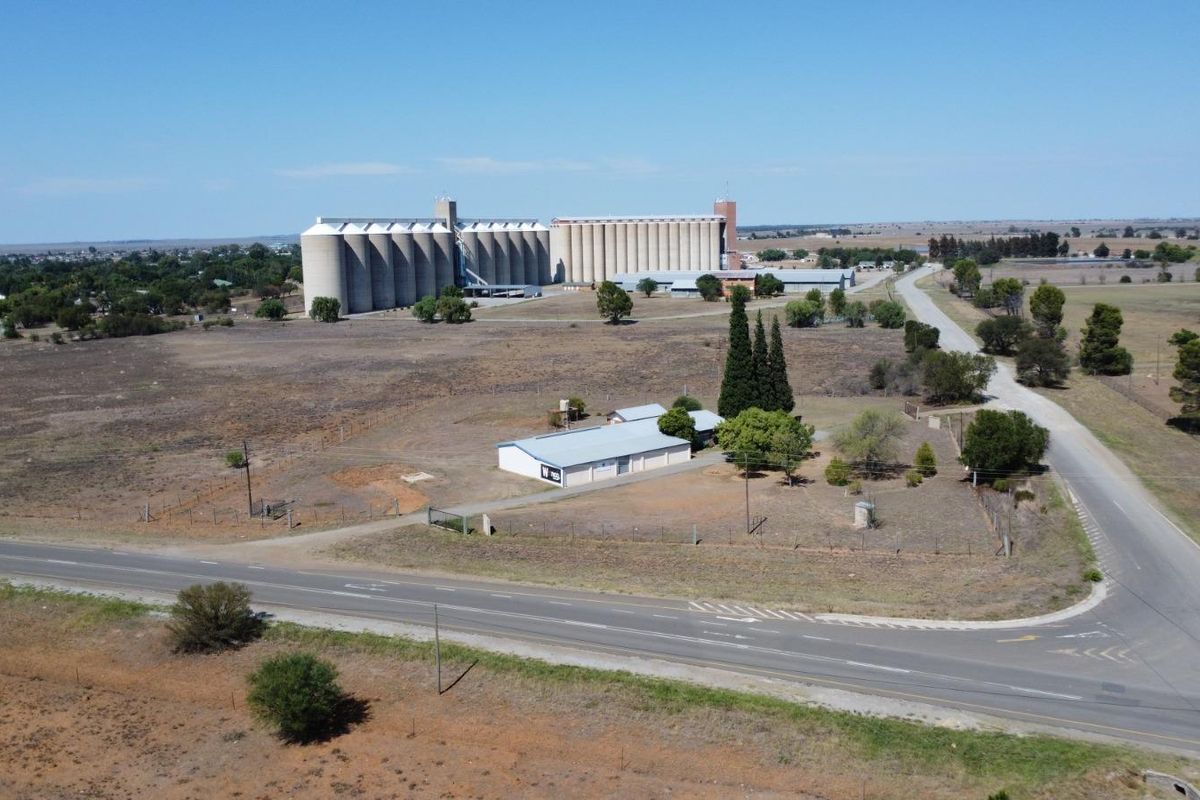 1ha Agri-Commercial Property with Diesel Rights & Truck Stop Potential - Photo 2