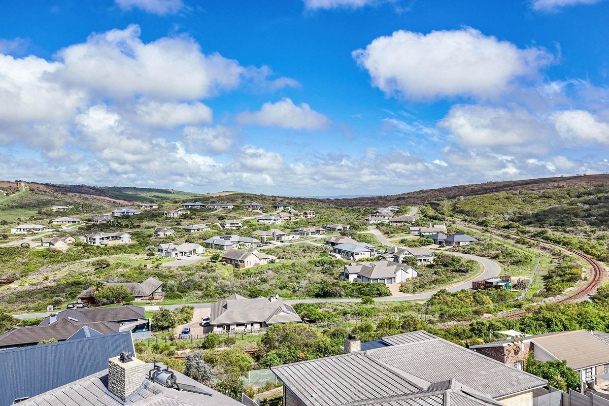 Modern Coastal Masterpiece in Seemeeupark, Mossel Bay - Photo 3