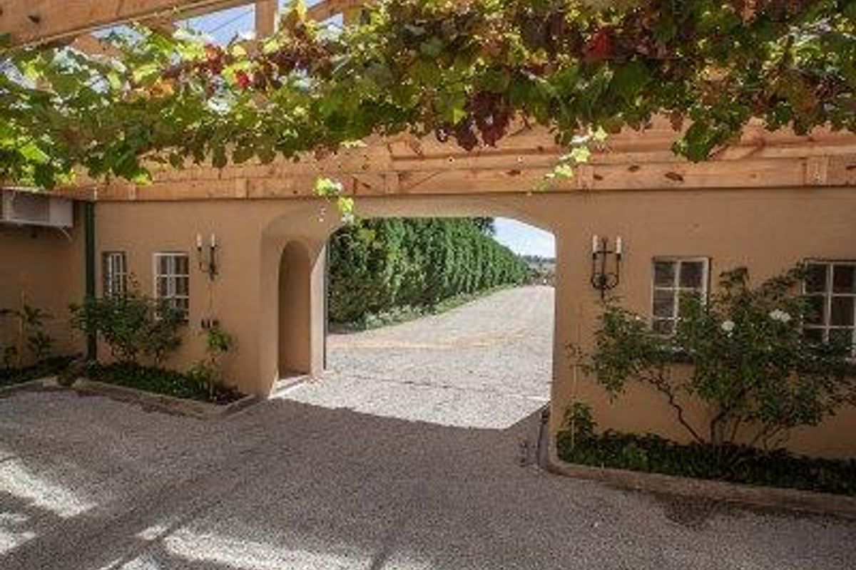 Invest in a beautiful wedding venue. R2 million worth of renovations done - Photo 3