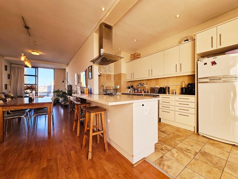 Welcome to Your Perfect Urban Retreat at Soho on Strand - Photo 3