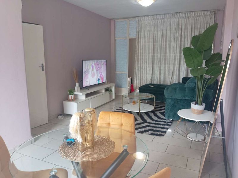 1.5 Bedroom Apartment For Sale - Photo 2