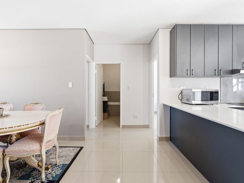 Convenient, Secure Top-Floor Apartment in Edgemead! - Photo 8