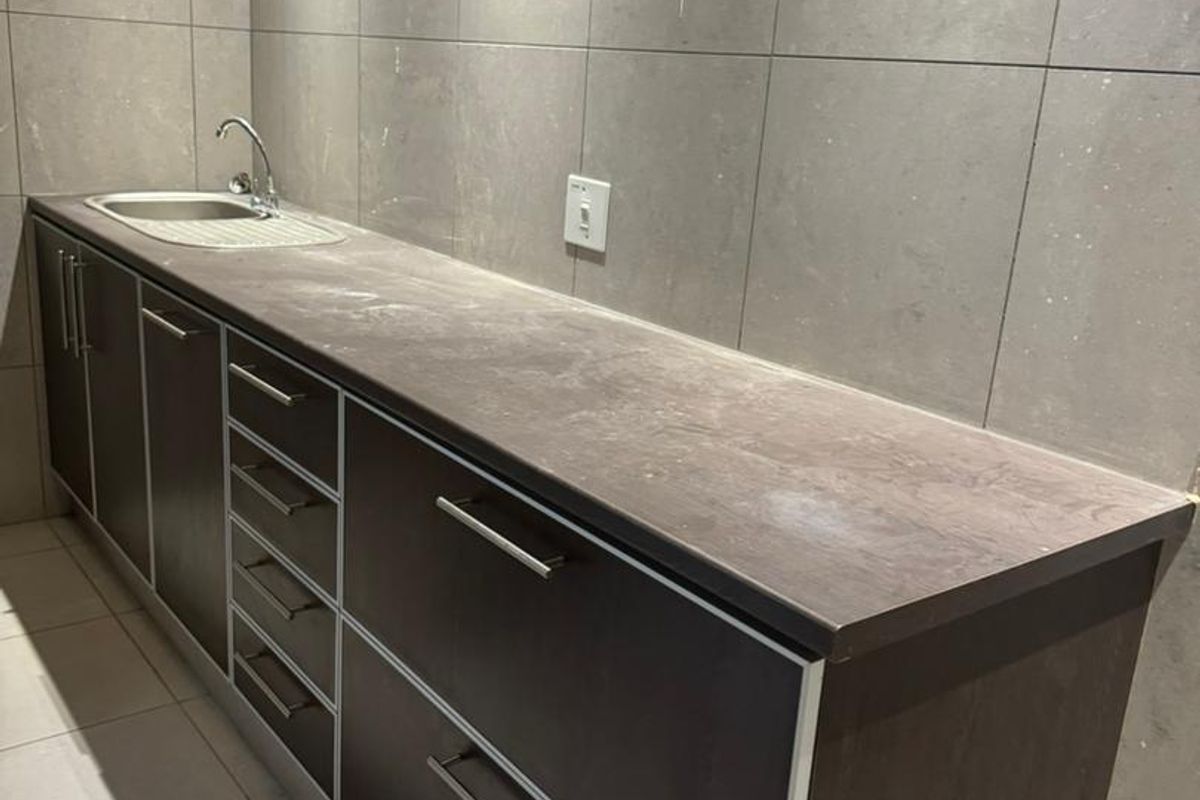 MODERN OFFICES TO LET - SHARED BUILDING - Photo 3