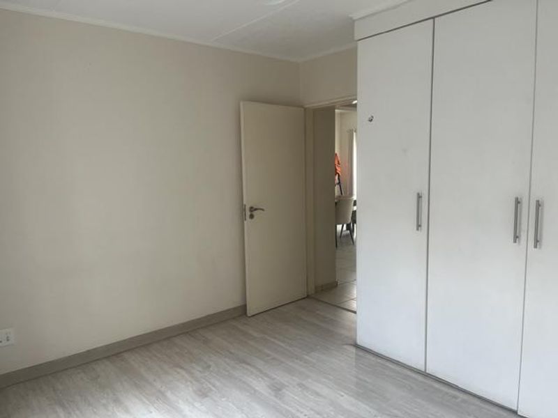Two Bedrooms, One Bathroom In Ferndale, Randburg - Photo 8