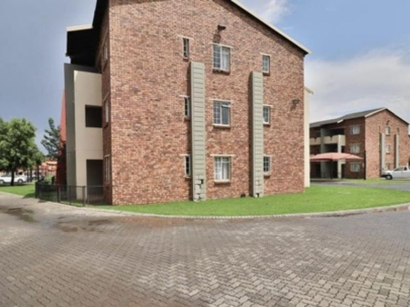 Specious 2Bedroom, 1Bathroom Top Floor Apartment to Rent at Pebble Falls, Boksburg - Photo 10