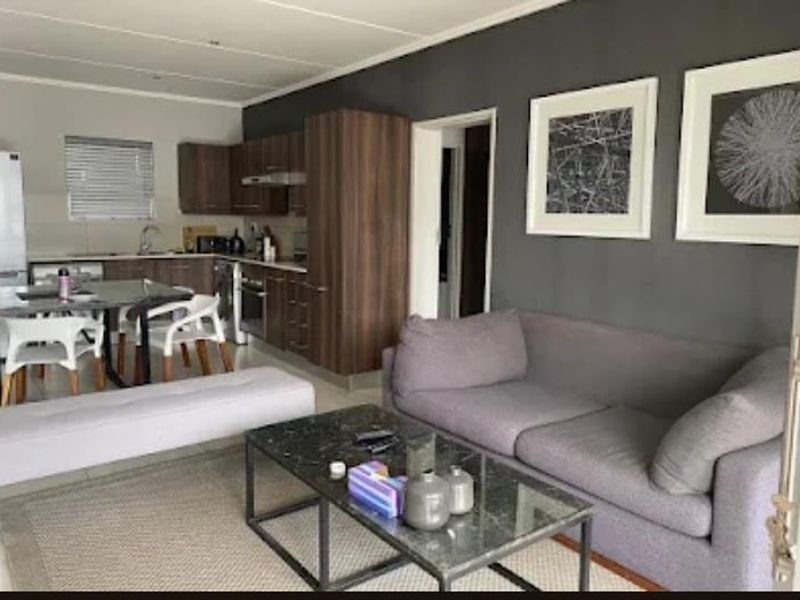 Immaculate fully furnished 2 Bedroom Garden apartment - Photo 3