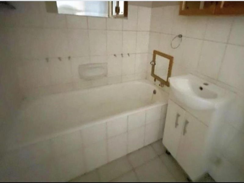 Spacious abode - Photo 6