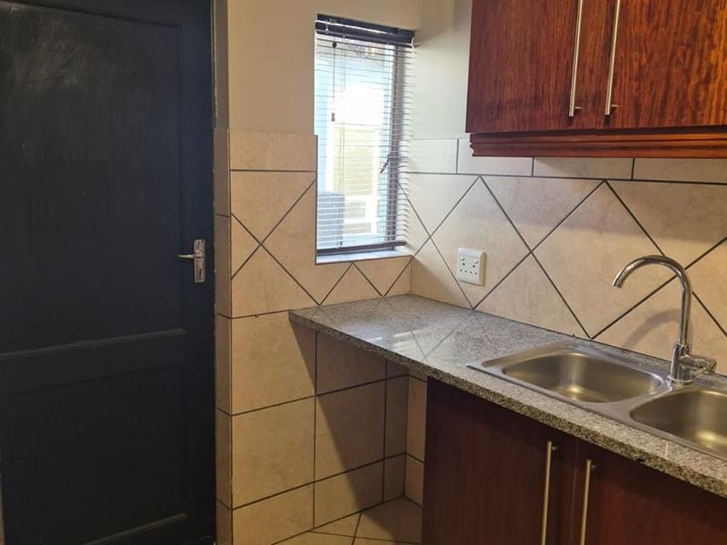 DOUBLE STOREY HOME FOR SALE IN SAINT OLYMPUS PRESTORIA EAST - Photo 4