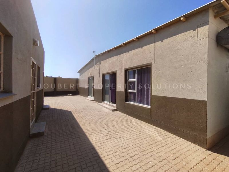 CLINIC / CONFERENCE / OFFICES FOR SALE IN MARIENTAL - NAMIBIA - Photo 6