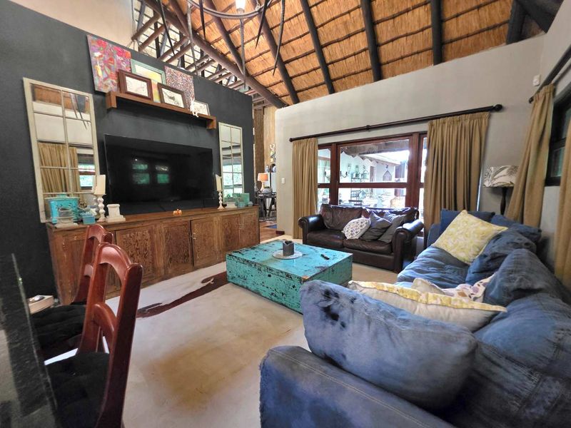 African-Lodge Lifestyle in Kloof Golf Course SRA – Unique, Luxurious and Exceptionally Well-Located - Photo 10