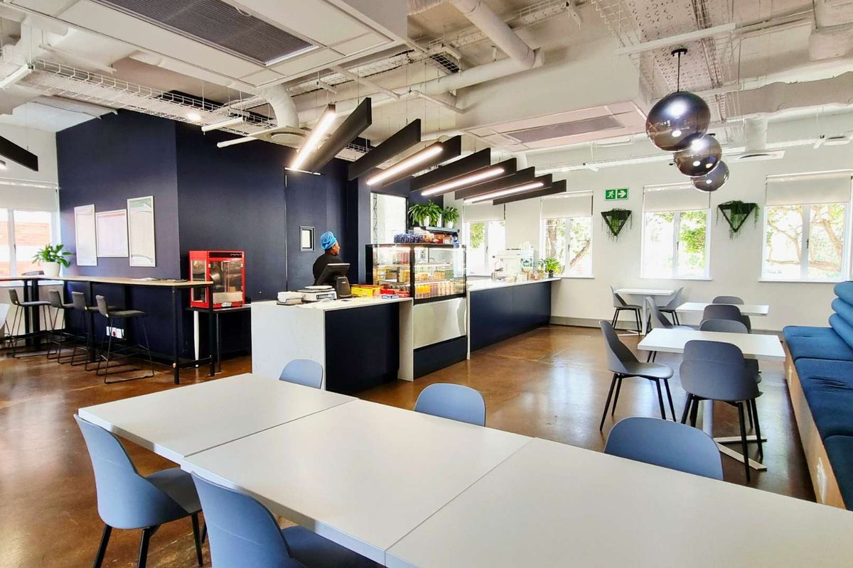 Stand-alone HQ ±992 m2. Fibre, generator + backup water, ±50 bays. R185/m2 (Gross). Avail. 1 Feb 2026. - Photo 3