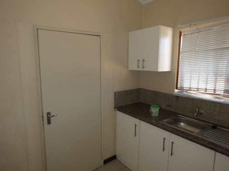 Spacious Office Accommodation - Photo 8