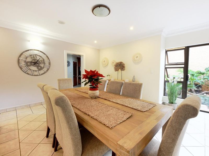 4 Bedroom For Sale in Woodhill Golf Estate - Photo 9