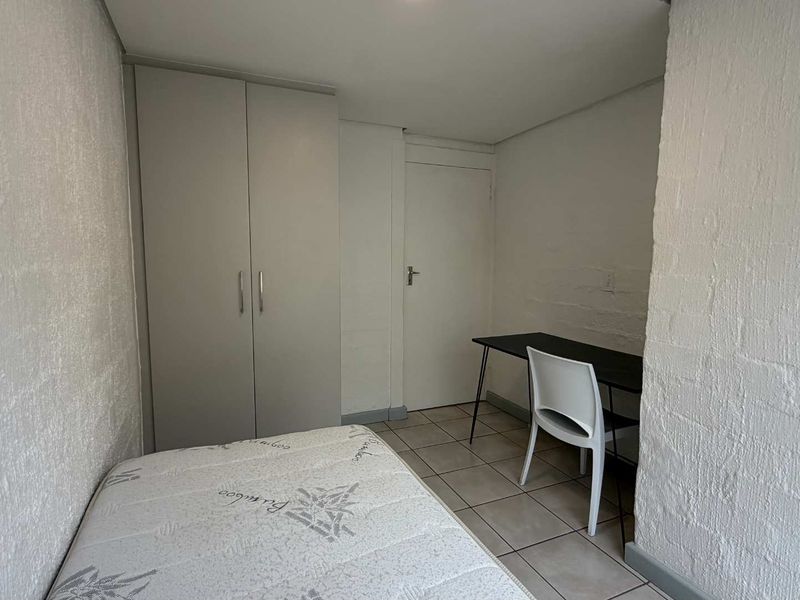 Furnished Two-Bedroom Apartment to Rent - Photo 7
