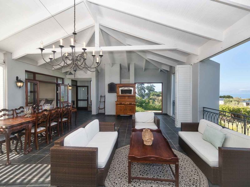 LARGE RESIDENTIAL HOME IN HERMANUS - Photo 3
