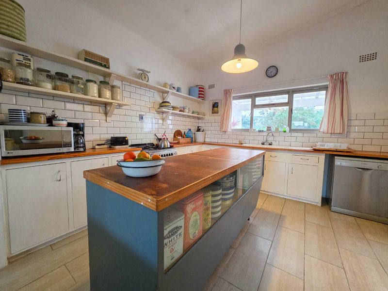 Harbour Area Family Home – Endless Potential in a Prime Stilbaai West Location. - Photo 9