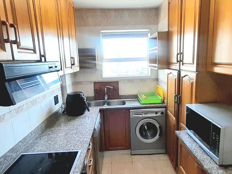 1.5 bedroom in North Beach - Photo 8