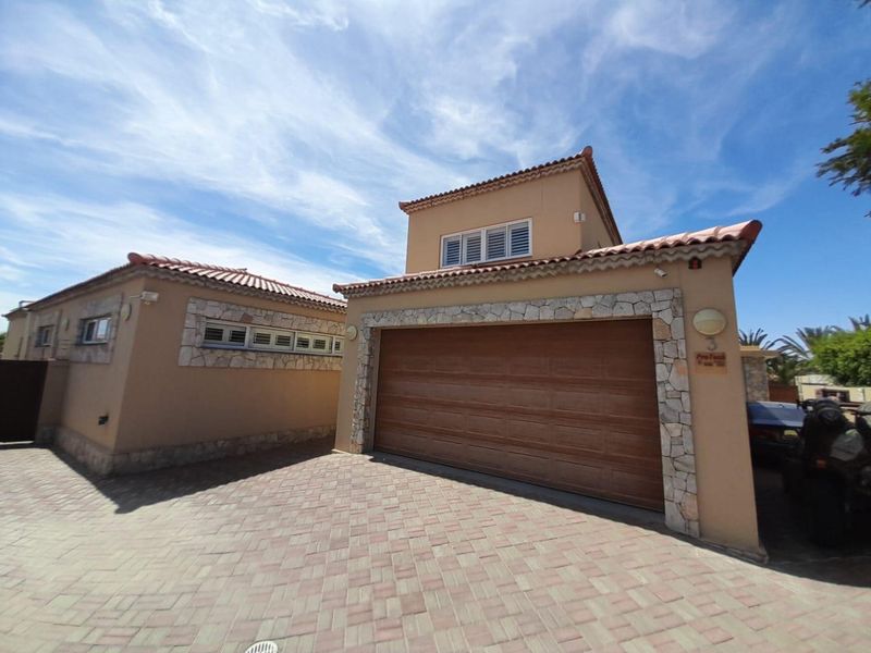 ROSSMUND  Perfect Family HOME with 1 Bedroom Flat!!! - Photo 3