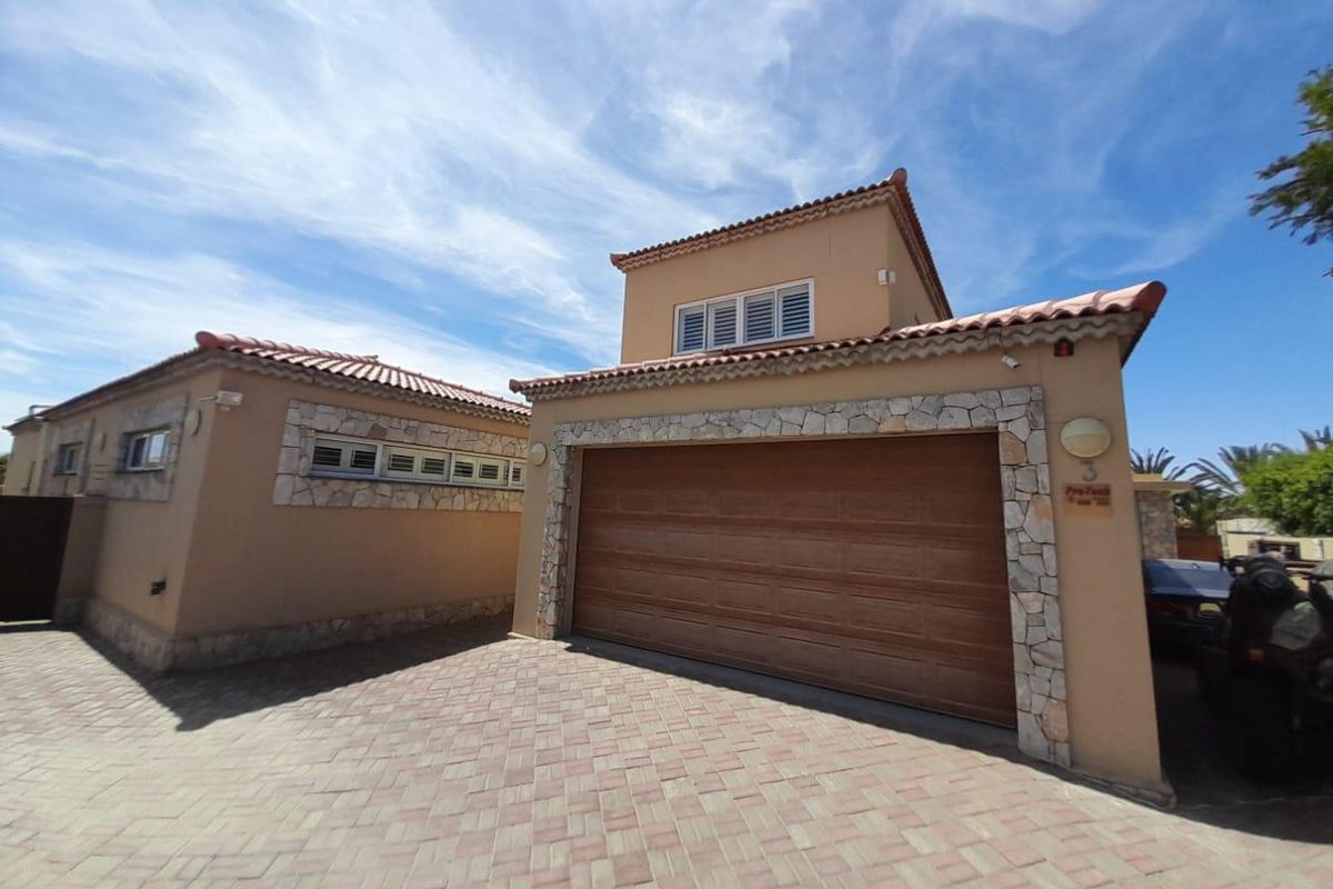 ROSSMUND GOLF ESTATE: FAMILY HOME LIKE YOU WISHED FOR!! - Photo 3