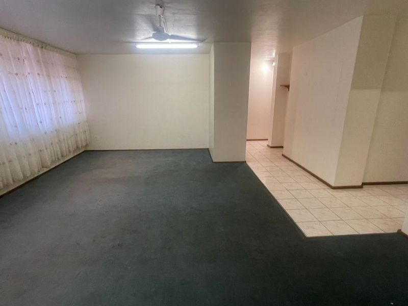 Spacious apartment with potential - Photo 3