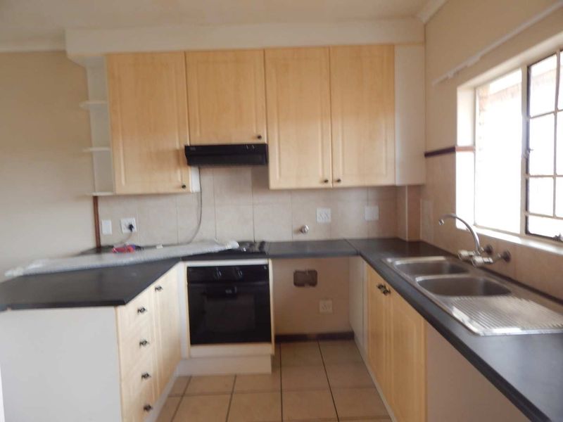 2 Bedroom top unit in Mooikloof Ridge for Sale - Photo 7