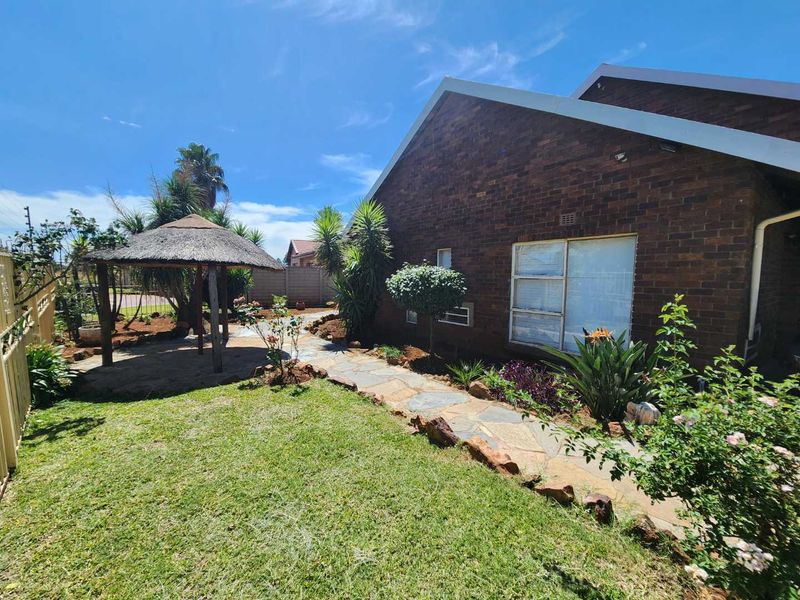 The perfect extra-large family home. - Photo 2