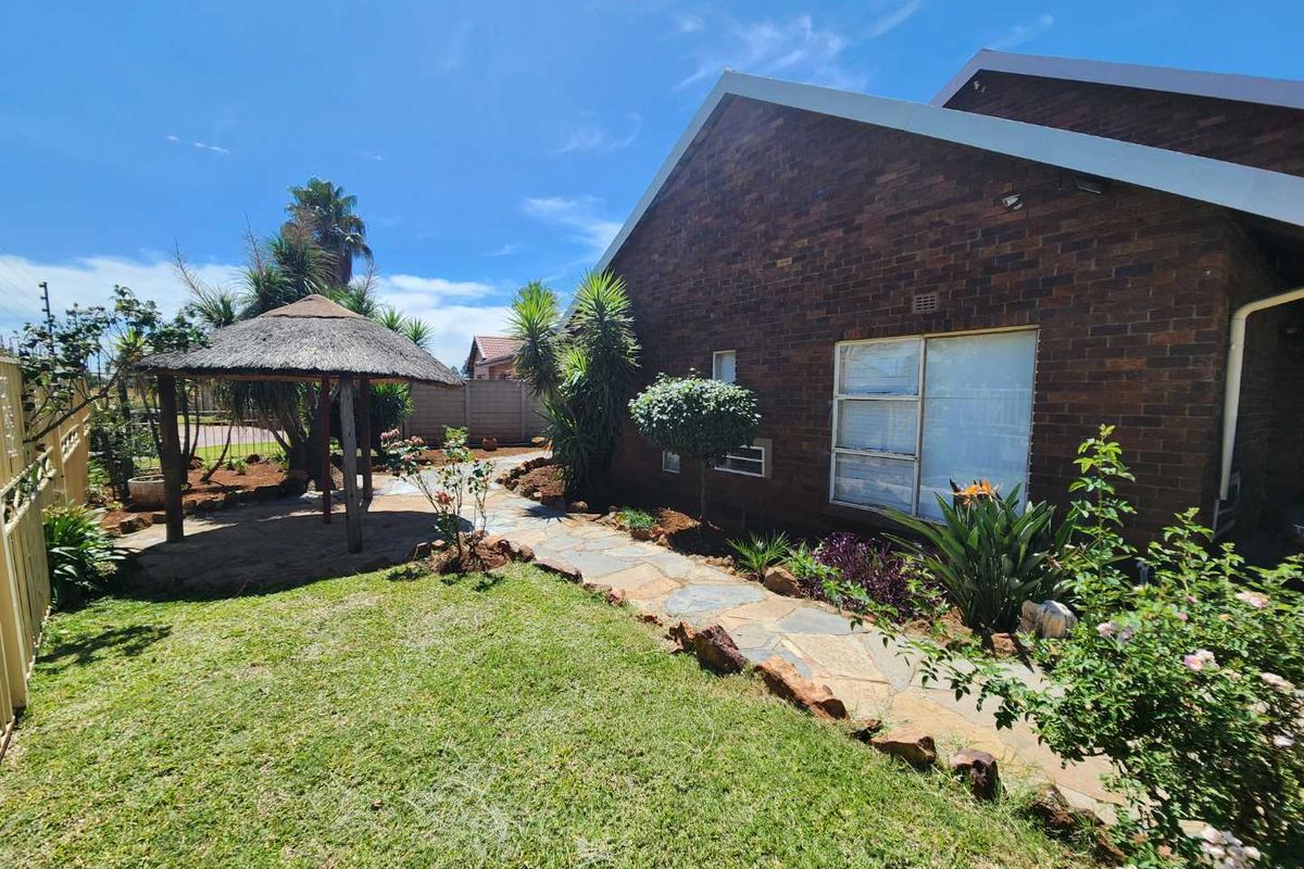 The perfect extra-large family home. - Photo 2