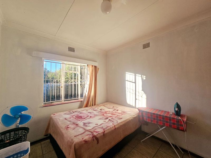 **Charming 3-Bedroom Home in Prime Location** - Photo 9