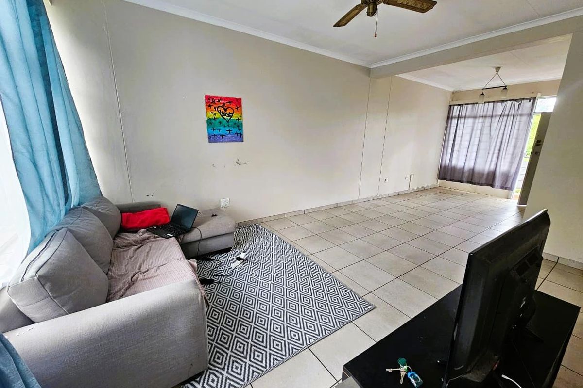 Spacious 1.5-Bedroom Apartment in Prime Queenswood Location - Photo 3