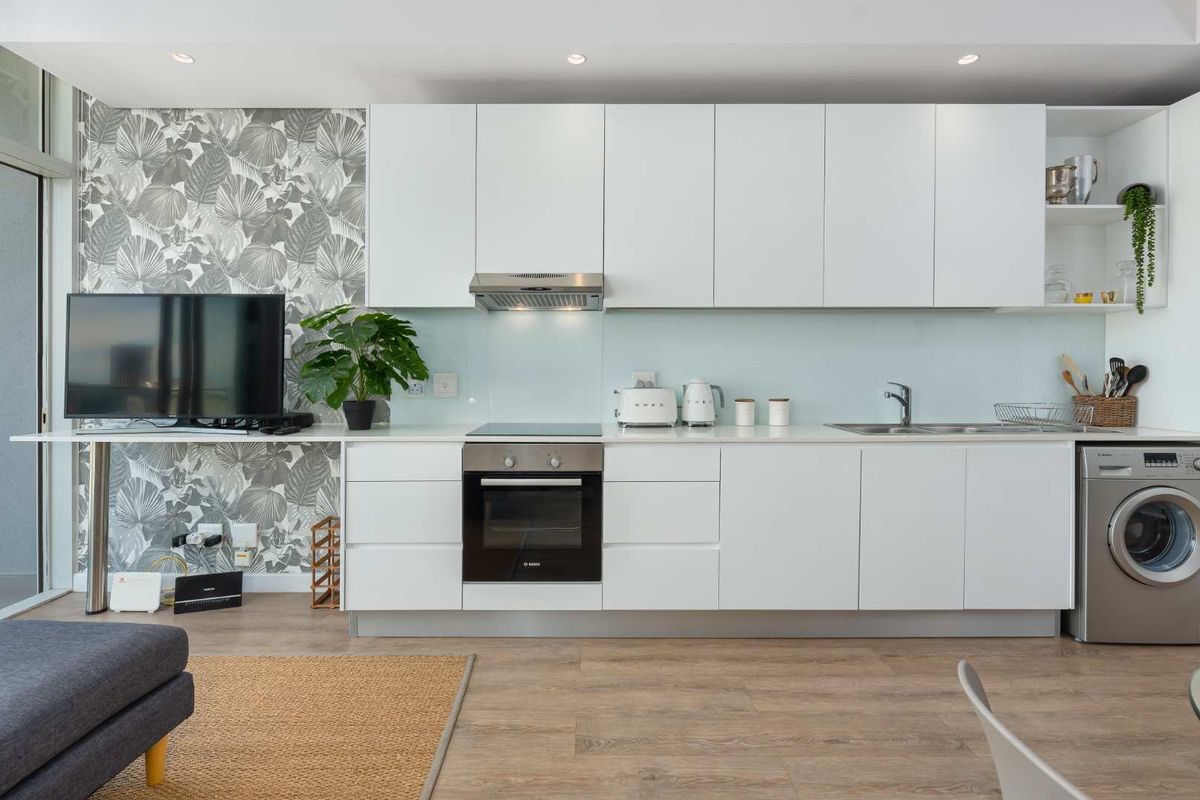 Turnkey 13th Floor Apartment | Skyline Framed by Iconic Table Mountain - Photo 3