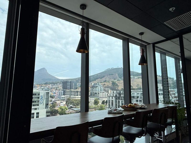 Prestigious 687m2 office with stunning views to let - Photo 5