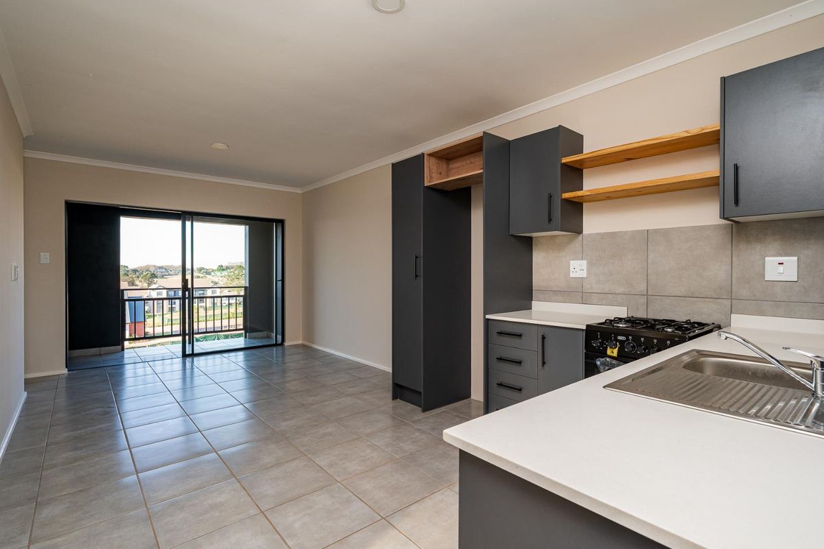 Kings Gate Estate 3 Bedroom Apartment - Photo 2