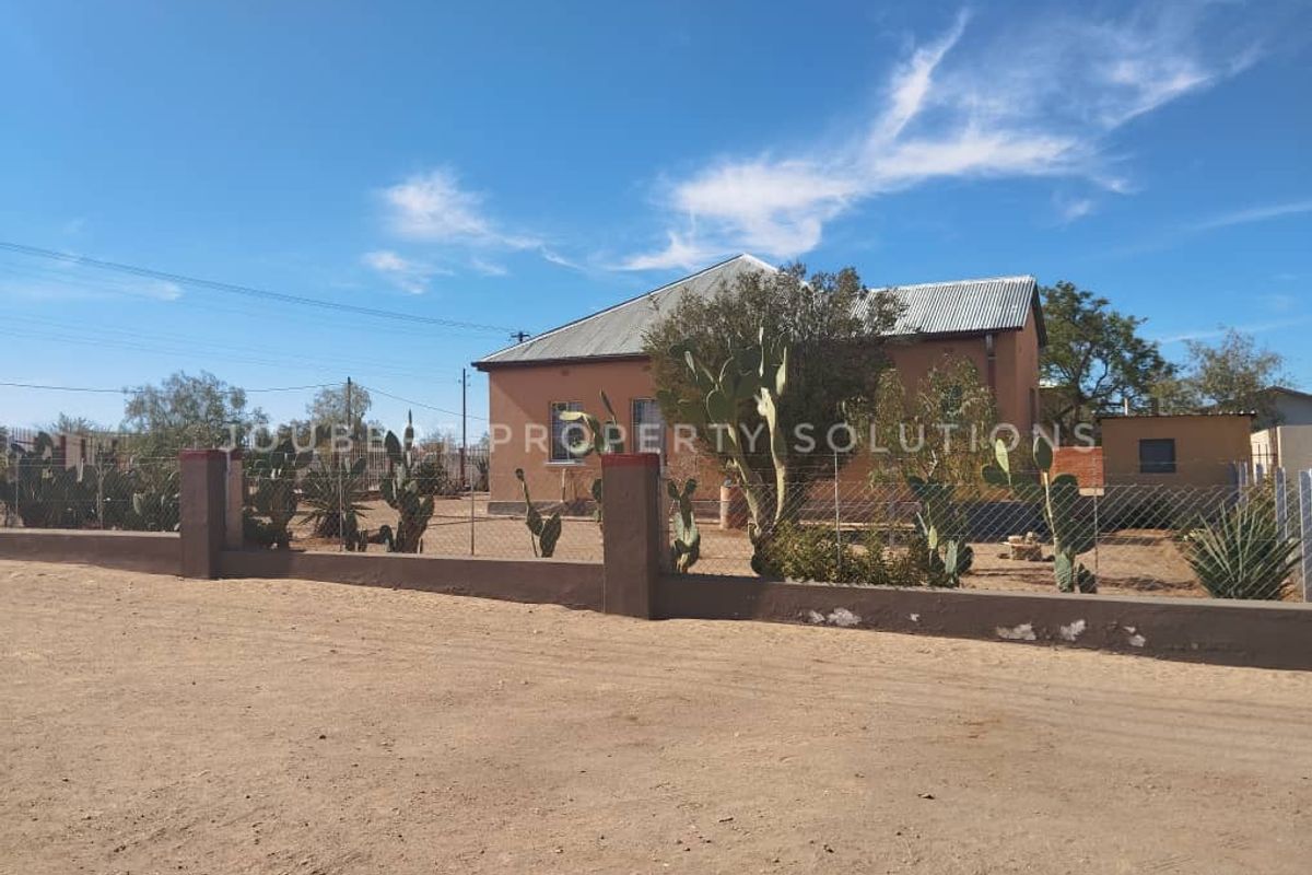 WELL LOCATED PROPERTY / INVESTMENT FOR SALE IN KARASBURG - NAMIBIA - Photo 4